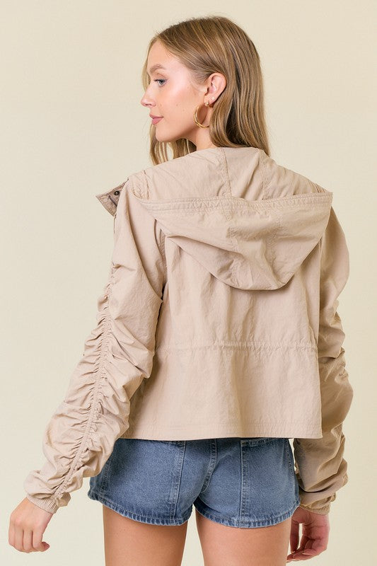 CINCHED SLEEVE LIGHTWEIGHT HOODIE