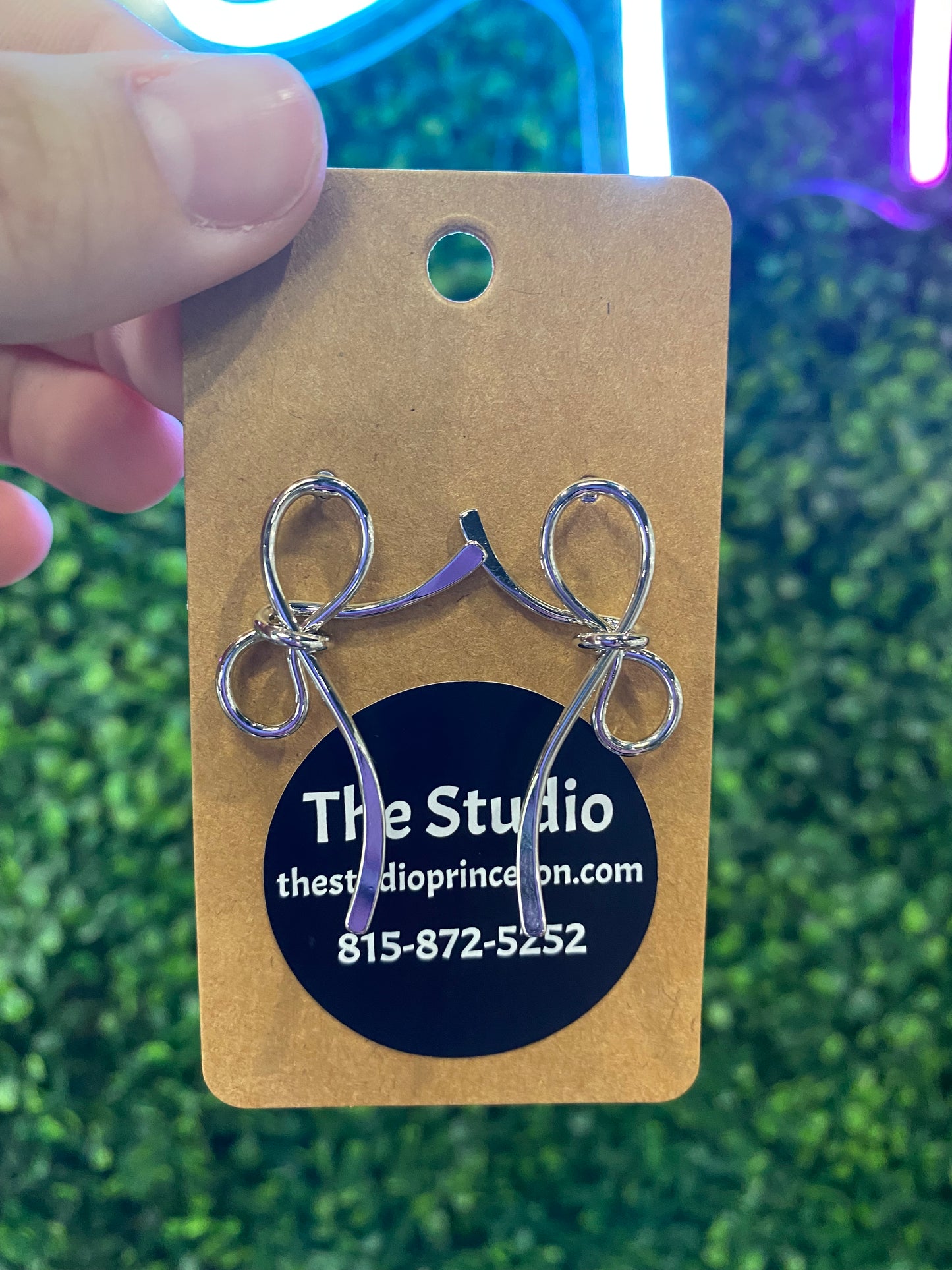 ASYMMETRICAL BOW EARRINGS