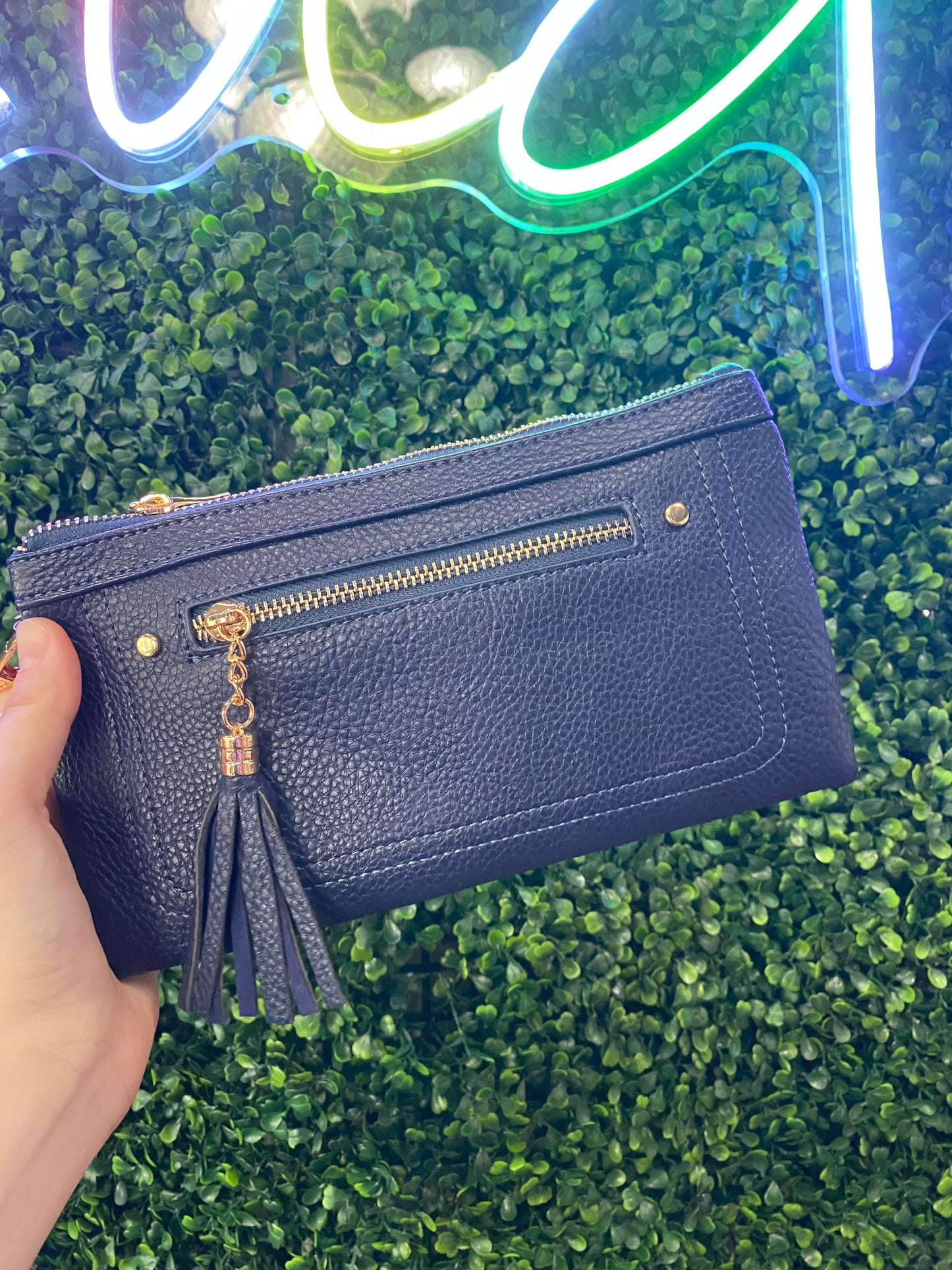 CROSSBODY CLUTCH WITH TASSLE