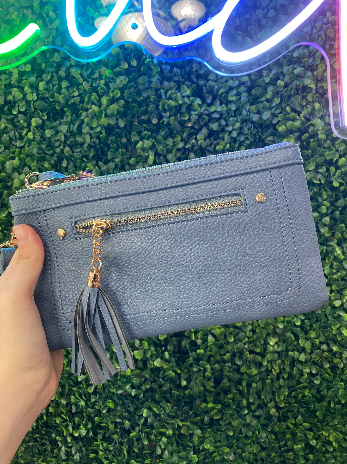 CROSSBODY CLUTCH WITH TASSLE