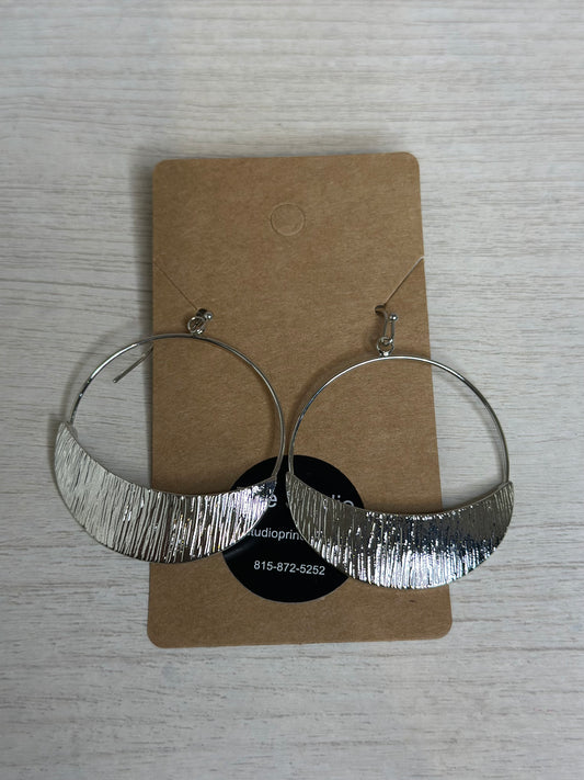 Textured dangle earrings