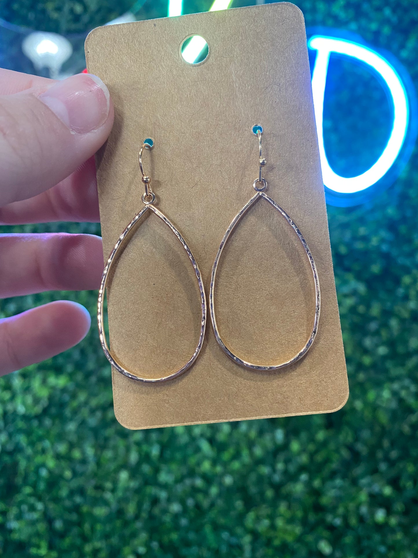 SIMPLE TEARDROP EARRINGS