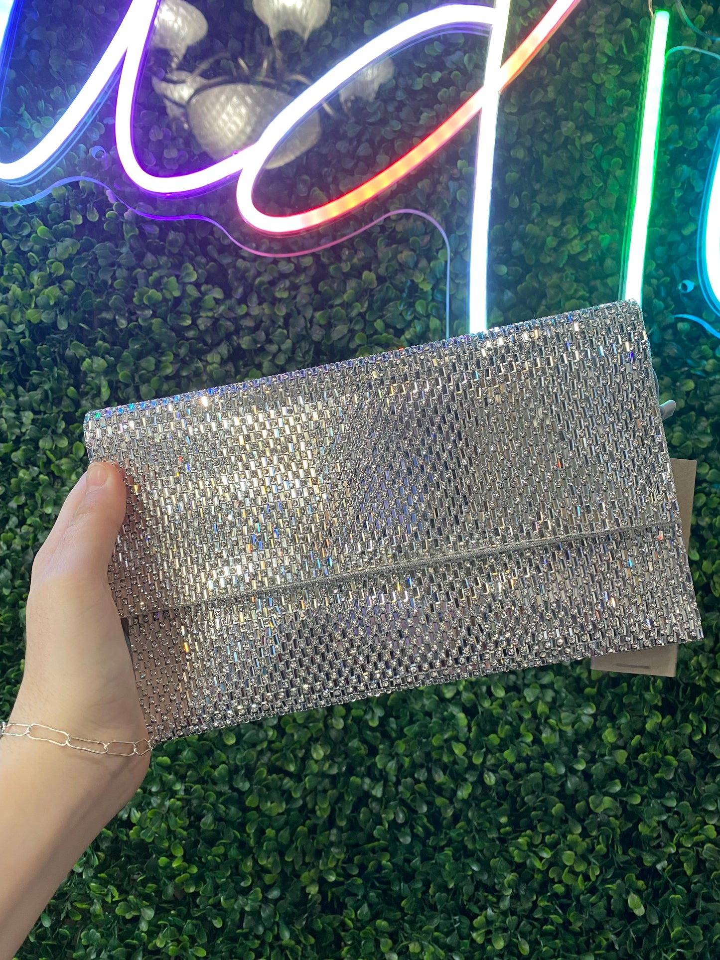 LARGE CLUTCH WITH CHAIN