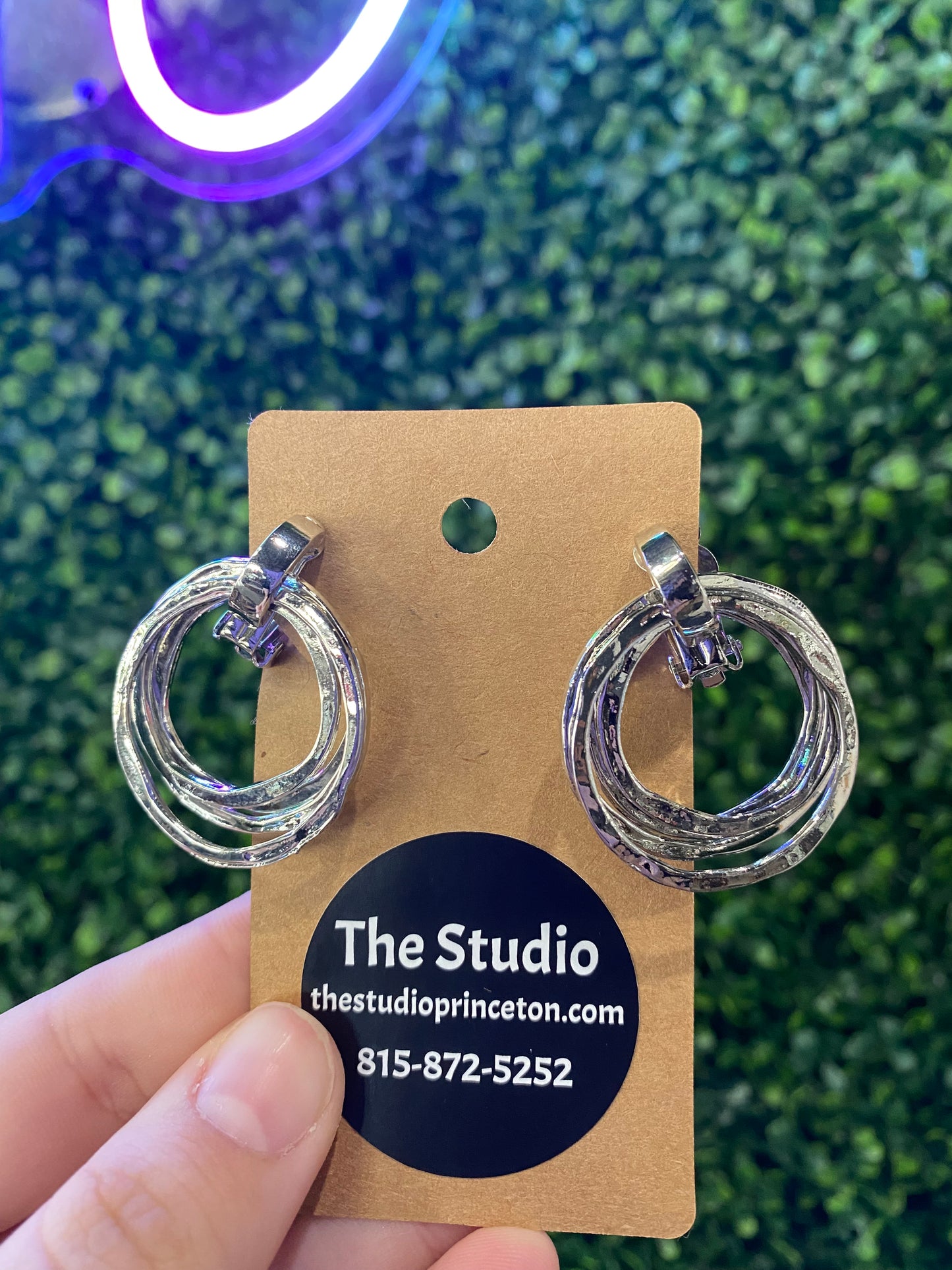 LAYERED CIRCLE CLIP ON EARRINGS