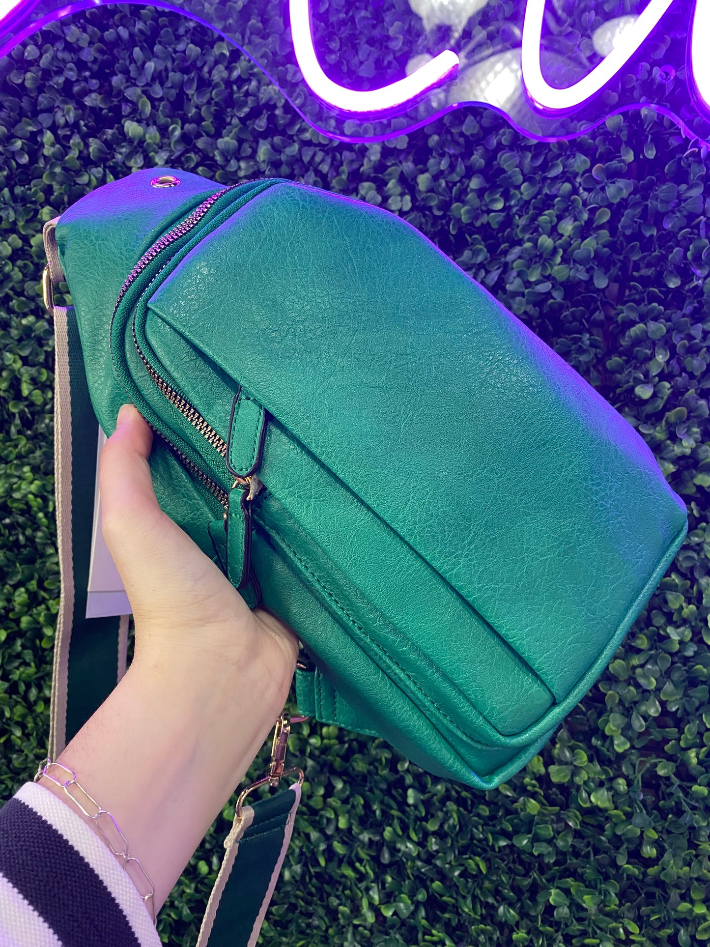 EXTRA LARGE SLING BAG WITH POCKETS
