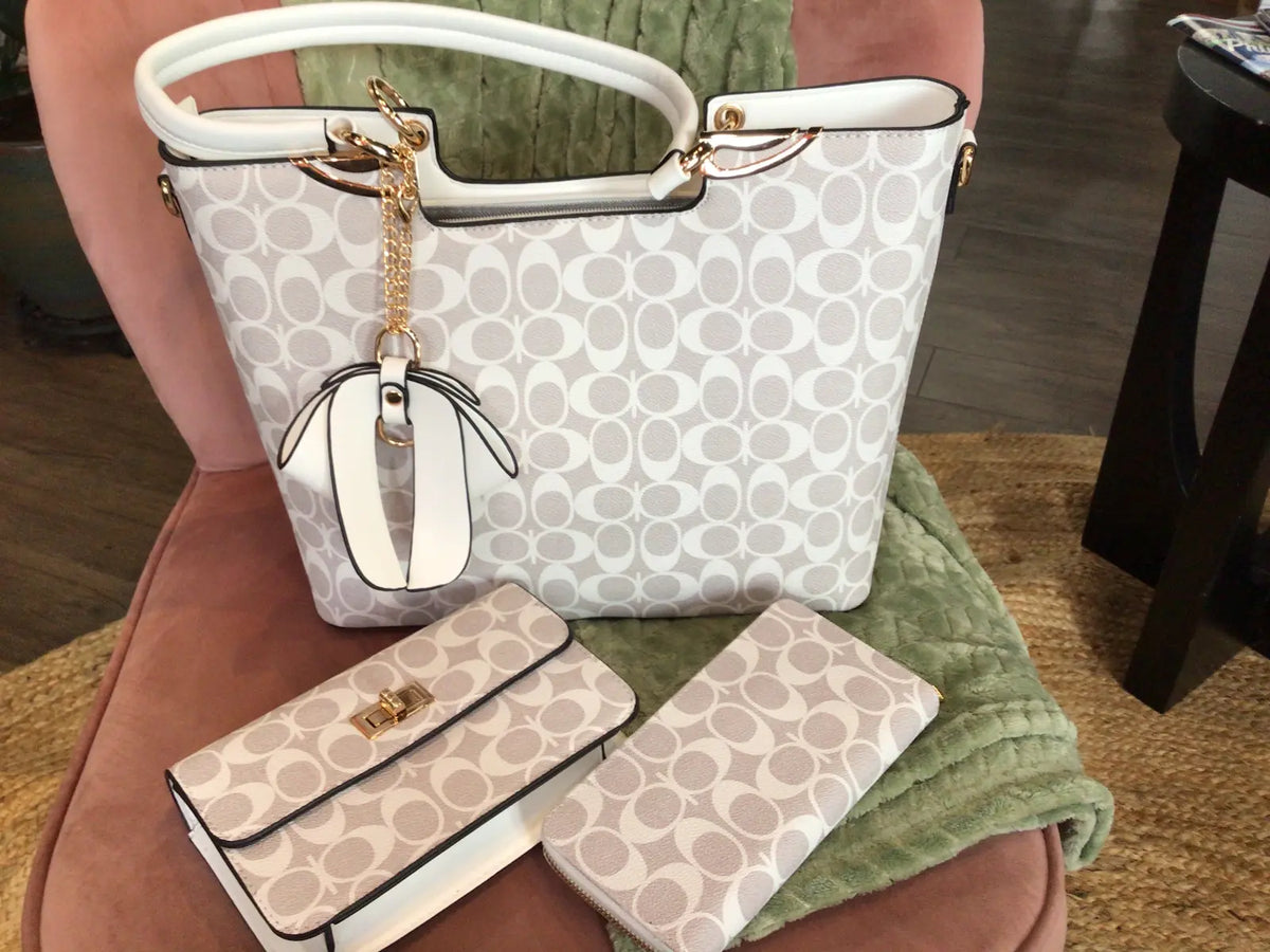 Square Body With Bow Detail Purse
