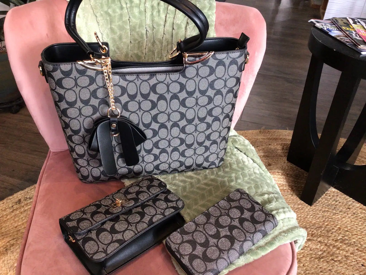 Square Body With Bow Detail Purse