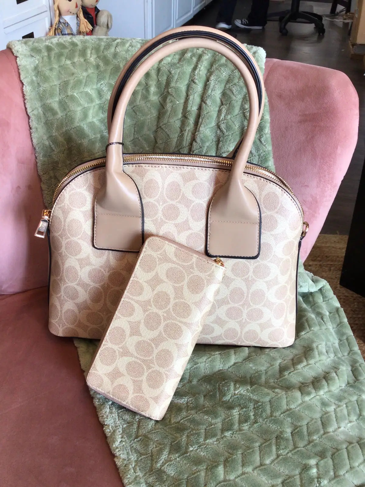 Round Mouth Zip Purse